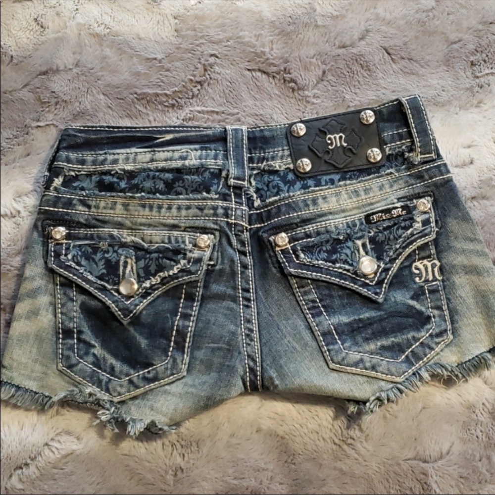 Miss me shorts size 24